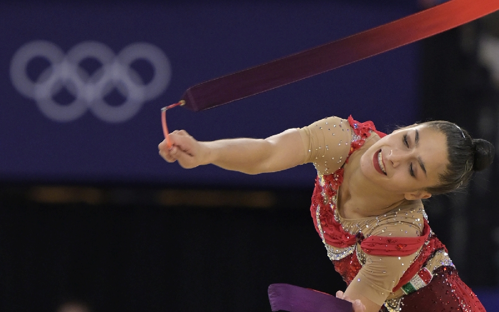 Rhythmic gymnastics performance