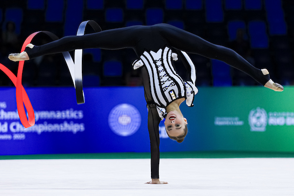 Taisiia Onofriichuk performing